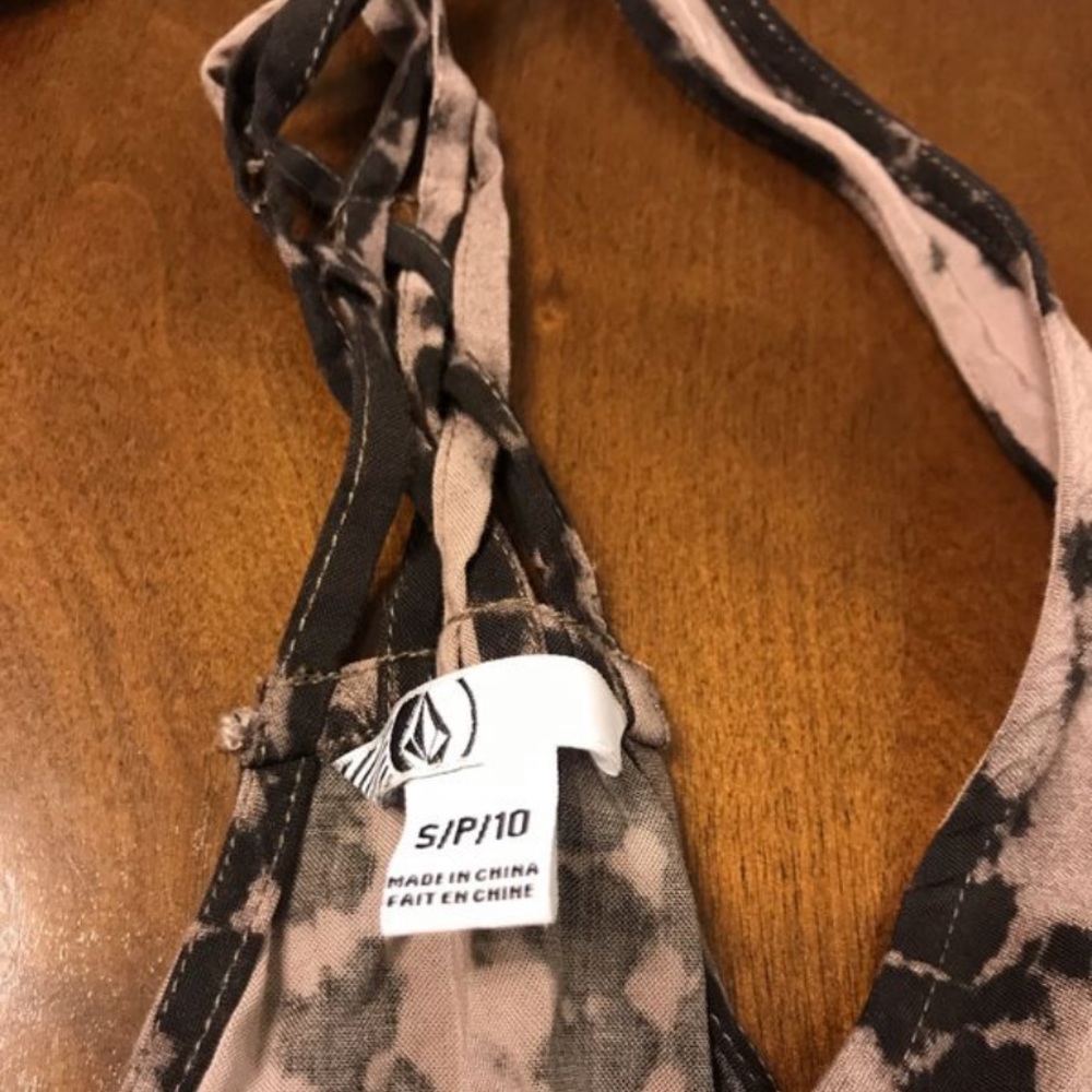 Volcom tank - Picture 3 of 3